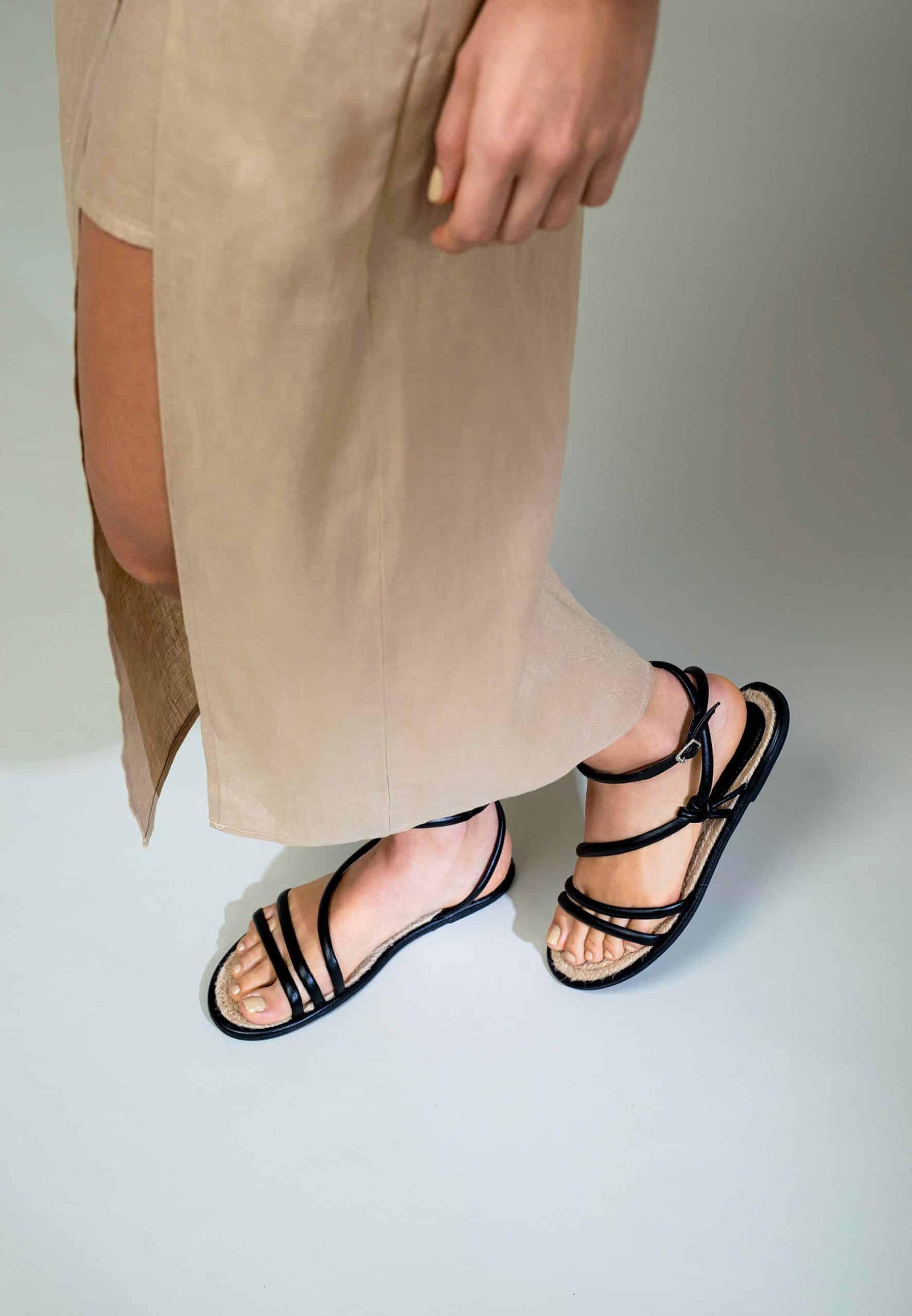 Angico Black Leather Strappy Flat